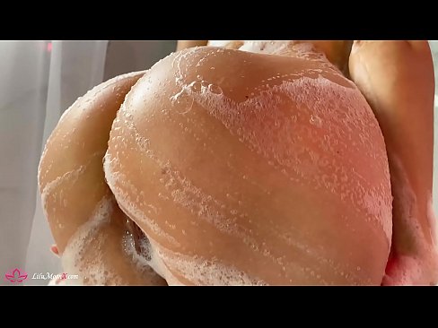 ❤️ Brunette masturboi pillua vibraattorilla intensiiviseen orgasmiin suihkussa ❌ Lutkat at us ﹏